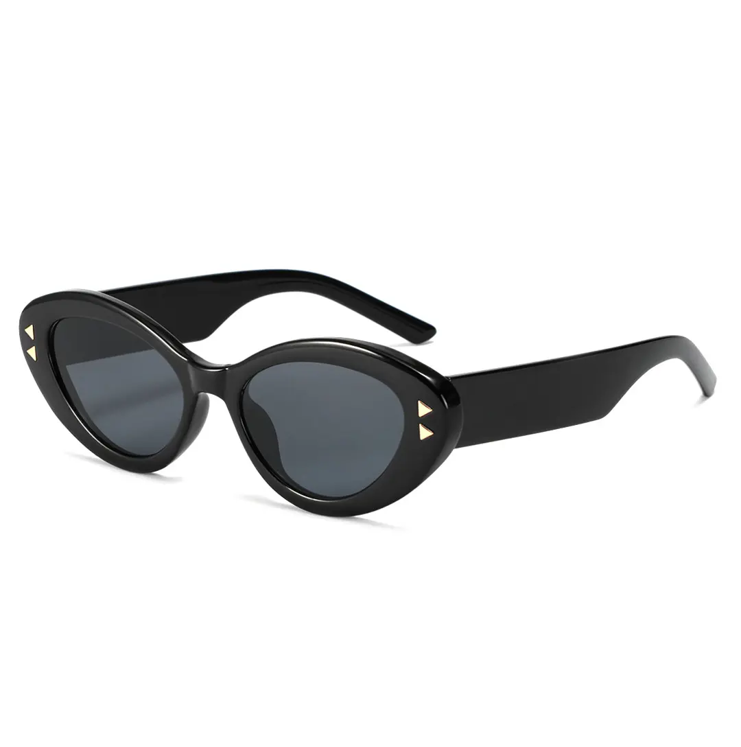 Angle view of Awilda cat eye pc sunglasses CP0012212 in black